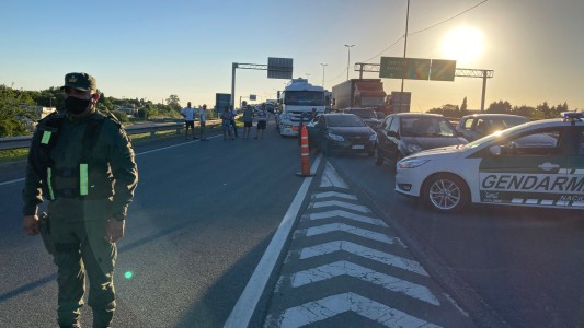 Ambientalistas cortaron el puente a Victoria en reclamo por las quemas
