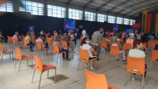 Hoy se aplicarán terceras dosis de Pfizer en los vacunatorios de la ciudad