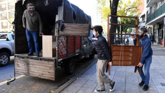 Camionero hace mudanzas gratis para los jóvenes que viajan a Buenos Aires a estudiar