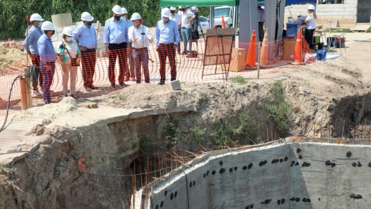 Perotti y Katopodis recorrieron el avance de obras de Camino Viejo a Esperanza