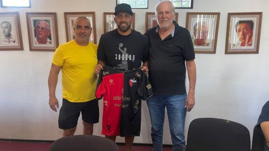 "Acá estoy": Colón oficializó la llegada de Wanchope Ábila