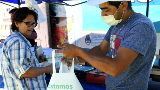 Vuelve la venta de pescado de mar a precios populares en ferias de la ciudad