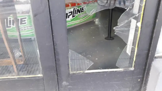 Destrozan y saquean un local en plena Recoleta santafesina