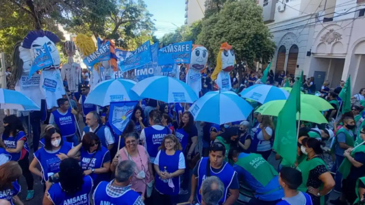 Los docentes se movilizaron y esperan una nueva convocatoria