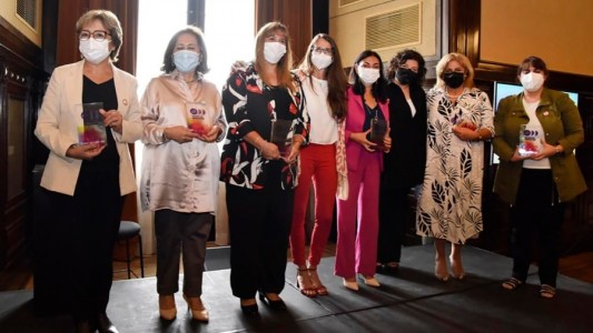 Reconocieron a trabajadoras de la salud "por su labor excepcional" durante la pandemia