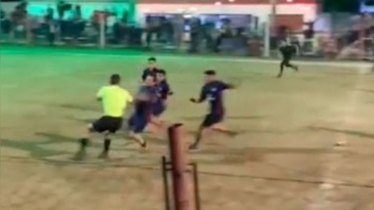 Batalla campal cuando esperaban festejos: perdieron la final por penales y casi linchan al árbitro