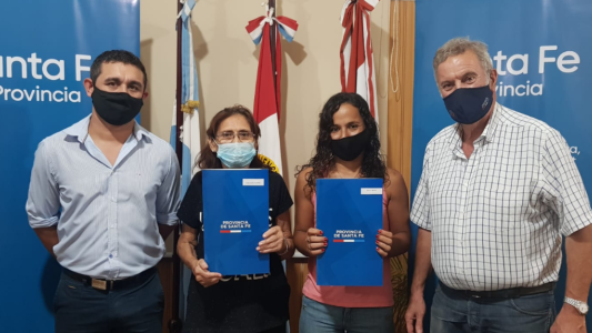 Entregaron escrituras a familias de ocho localidades de la provincia