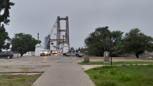 Una típica jornada otoñal con cielo gris y la presencia de niebla