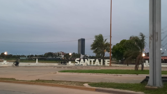 Un viernes con nubarrones, fresco y mucho viento en la ciudad