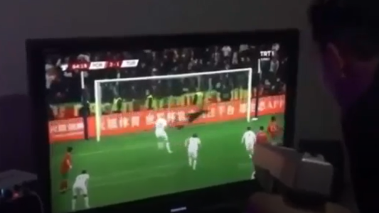 Eliminatorias 2022: un hincha le pegó un tiro al televisor cuando Turquía erró un penal