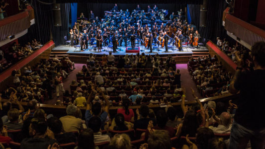La Sinfónica de Santa Fe se presentará junto a César Bustamante y Florencia Machado