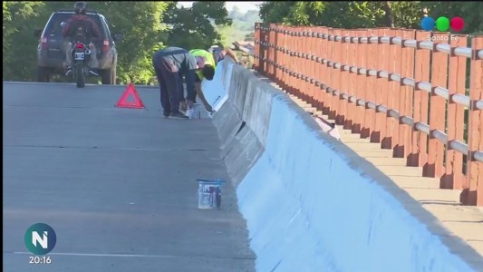 Vecinos de Alto Verde pintaron el puente "Héroes de Malvinas"