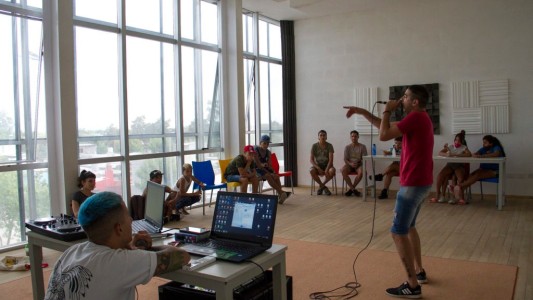 En la Mediateca se puede acceder a una sala de grabación gratuita