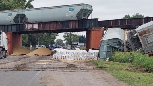 La ruta 33 estará cortada por 3 días por la caída de 2 vagones de un puente