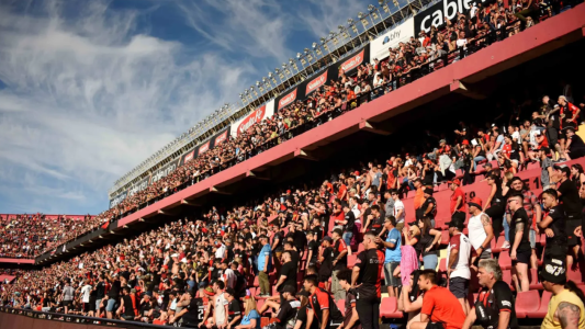 Los hinchas de Colón estallaron de bronca y se manifestarán esta tarde