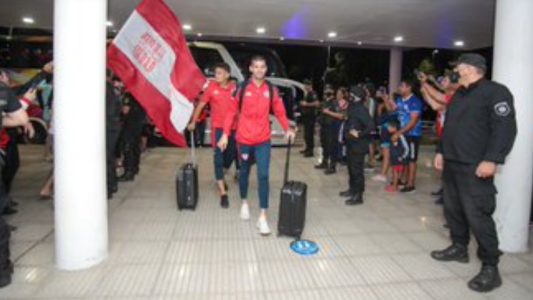 Unión viajó a Bolivia y espera el duelo de mañana ante Oriente Petrolero