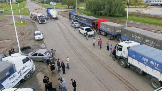 Tercer día de paro de los transportistas de granos