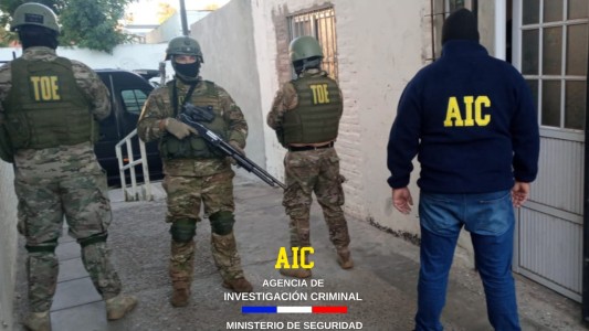 Detuvieron a cuatro personas relacionadas con los hechos de violencia en el partido Colón - Peñarol