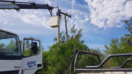 La EPE reconstruye una línea de media tensión que vincula Helvecia y Cayastá