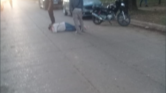 Quiso evadir un control, atropelló a una pareja y terminó detenido