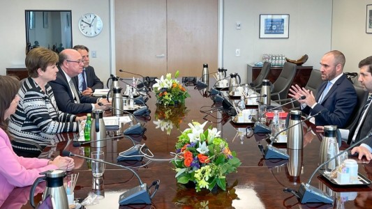 El Gobierno apuesta a recibir U$S 4.100 millones del FMI en mayo