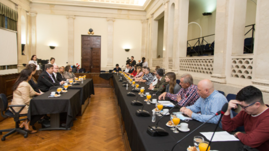 Analizaron la problemática del servicio de transporte interurbano Santa Fe – Paraná