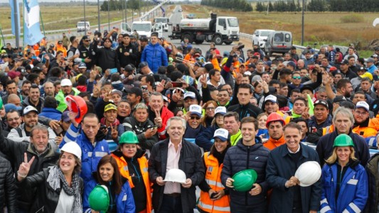 Día del Trabajador: Fernández destacó las obras que generaron empleo a 400 mil personas