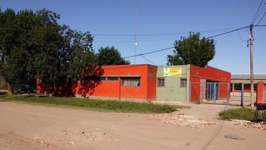 Alumnos de la Escuela Técnica "San Agustín" ayudan a vecinos a realizar el Censo Digital