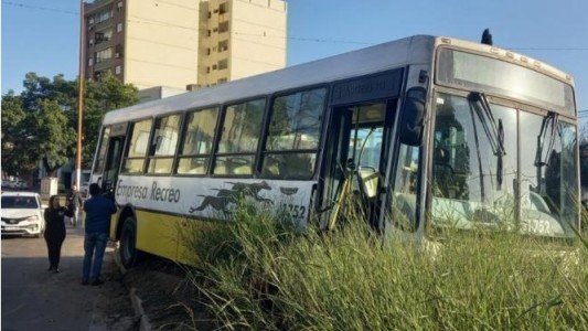 Una joven herida luego de que un colectivo se quede sin frenos en pleno Bulevar