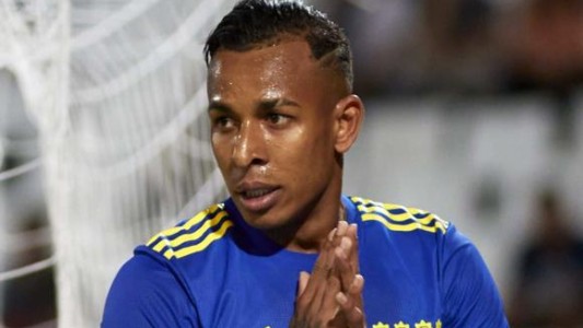 Villa tiene prohibido salir del país y acercarse a la mujer que lo denunció