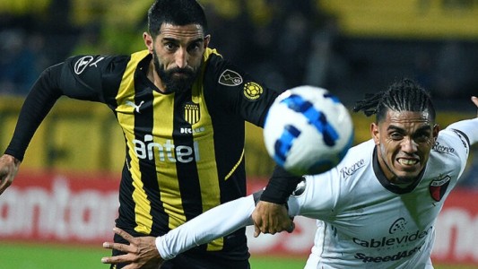 Final del primer tiempo: Colón gaba 1 a 0 a Peñarol en Montevideo