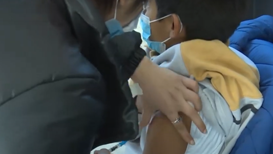 Cómo sigue el operativo de vacunación este martes en la Esquina Encendida