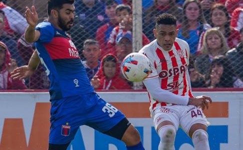 De cara al clásico, la gran duda en Unión es Jonathan Álvez