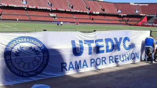 Los trabajadores de Utedyc en estado de asamblea antes de Colón-River