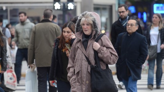 En el último mes, se redujeron un 50% los contagios de COVID-19