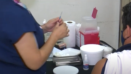 Vacunación Covid: Hoy se aplicarán terceras y cuartas dosis en la Esquina Encendida