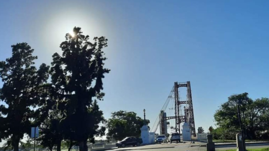El frío y el cielo despejado llegaron para quedarse por unos días en la ciudad
