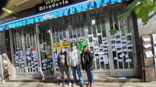 Olla popular frente al supermercado que dejó a seis trabajadores en la calle