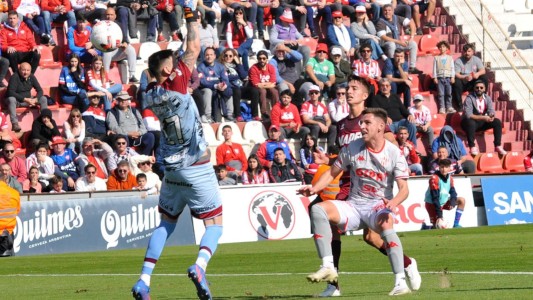Unión goleó 3 a 0 a Lanús en Santa Fe