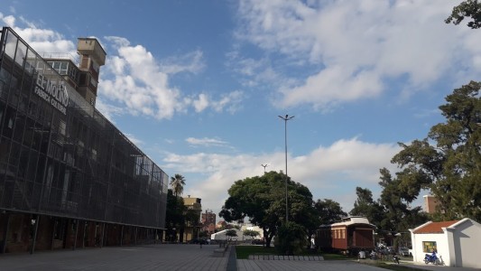 Miércoles frío pero con sol pleno en la ciudad de Santa Fe