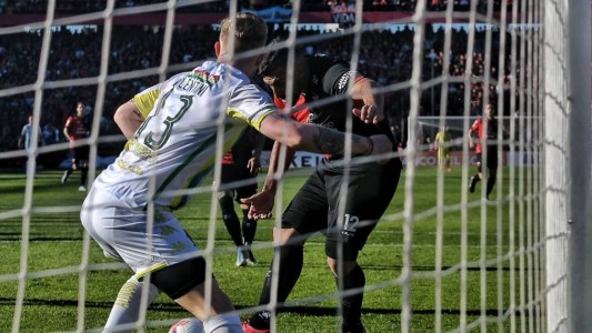 Final del primer tiempo : Colón se fue al descanso ganando 1 a 0