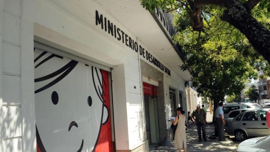 Jornada de protesta en la Secretaría de Niñez