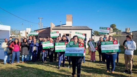 ATE realizó la entrega de viviendas