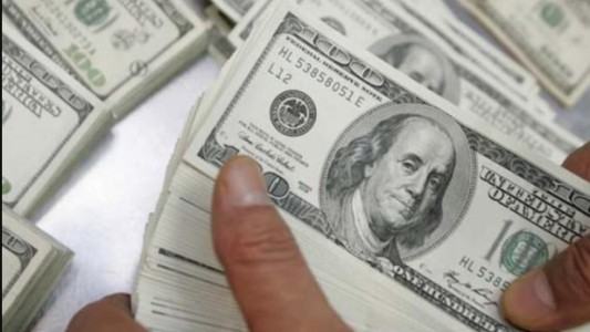 Dólar: el blue sigue su tendencia en alza y trepa a $340