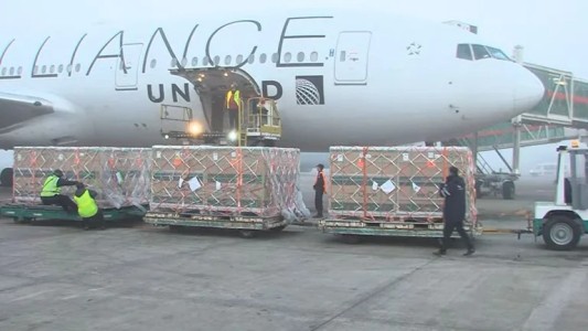 Llegaron las primeras 2.700.000 dosis de vacunas pediátricas contra el COVID