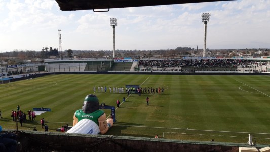 Comenzó el partido entre Colón y Sarmiento de Junín