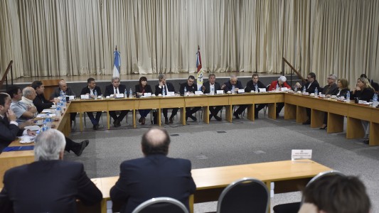 Jatón participó de la reunión de la Mesa del Diálogo Santafesino