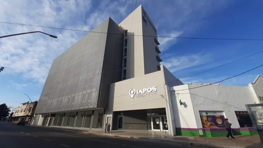 Personal de IAPOS se suma al paro de 48 horas