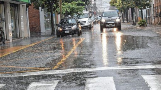 Martes con abundante nubosidad y probabilidad de lluvias y tormentas