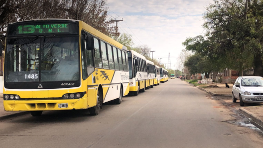 La línea 13 no circula por una asamblea y podrían suspender el servicio nocturno